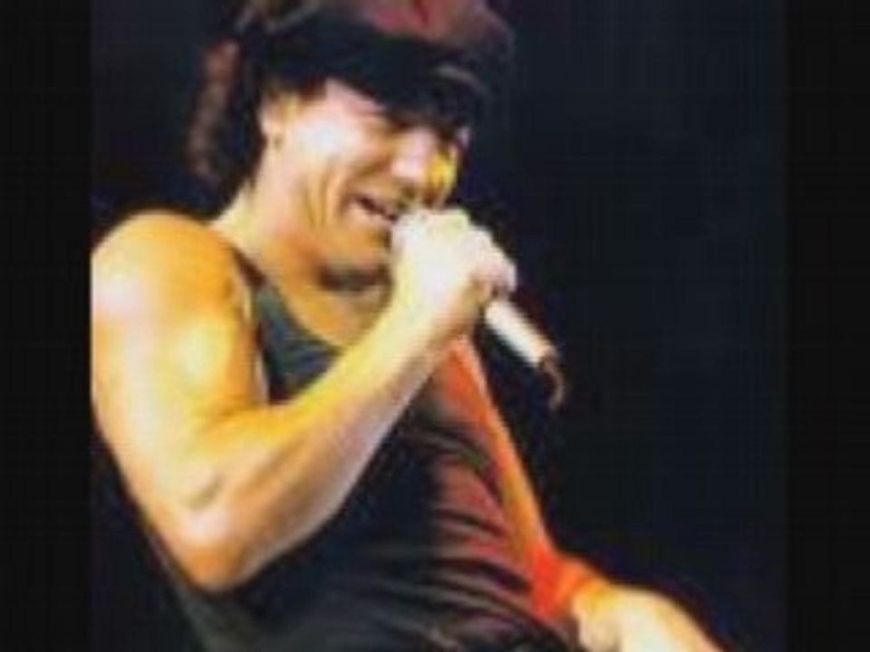 ANGUS YOUNG & BRIAN JOHNSON LIVE A FUN RADIO