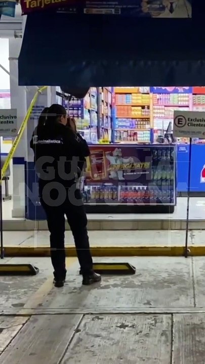 #Preliminar Tras un asalto agreden a balazos a empleada de una farmacia de Similares ubicada en la colonia El Sauz de Guadalajara #GuardiaNocturna