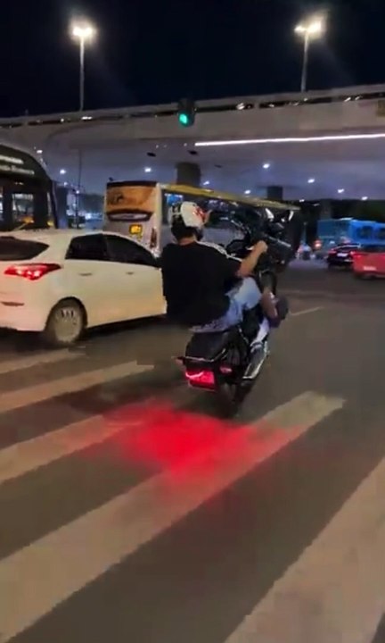 Influencer publica manobras ilegais para tirar onda com polícia