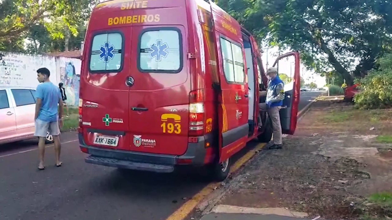 Mulher quebra o nariz após tropeçar em calçada...