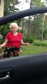 Abuela bailando Rock and Roll