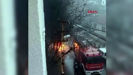 İstanbul’da park halindeki elektrikli otomobil alevler içinde kaldı