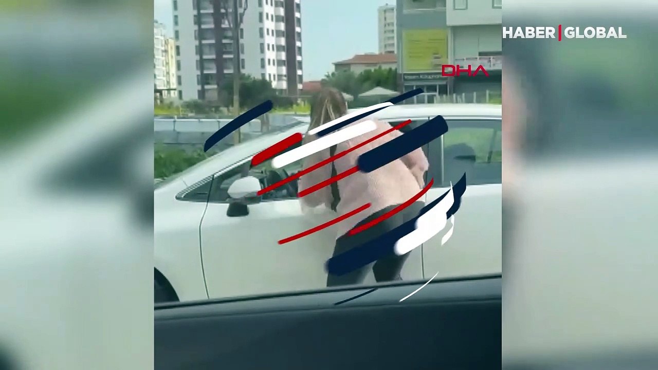 Akılalmaz anlar kamerada... Kadın öğretmenden kadın sürücüye dayak!