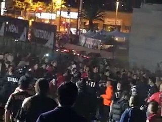 Скачать видео: Peleas entre las porras de Xolos contra porra de Chivas