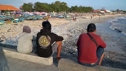 A Bali, un raz-de-marée de déchets recouvre une plage habituellement préservée