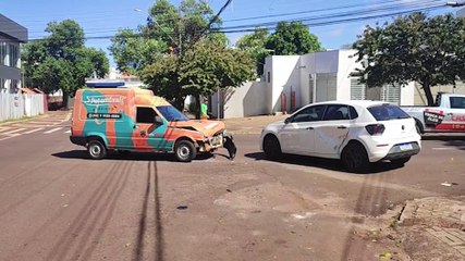Fiorino e Polo se envolvem em colisão no cruzamento das ruas Rio Grande do Sul e Uruguai