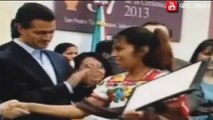 Dejan a Enrique Peña Nieto con la mano extendida durante Premio Nacional de la Cerámica 2013