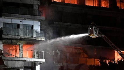 Los propietarios del edificio incendiado en Valencia denuncian a los agentes de edificación por imprudencia grave