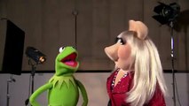 Muppets Most Wanted  Kermit  Miss Piggy Royal Family Greeting 2014 HD