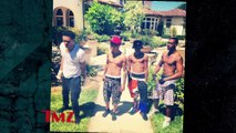 OMG  Justin Bieber Shirtless With His Posse
