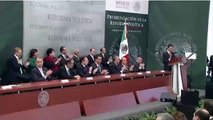 Peña Nieto no sabe decir Consolida y Videgaray es captado jugando