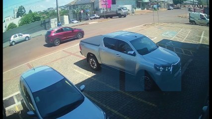 Vídeo mostra momento em que caminhão atinge lateral de HRv na Rua São Paulo