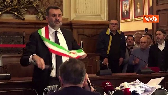 Decaro: Non ho avuto paura dei boss e non avr? paura di parlamentari . Poi le lacrime