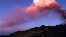 Monte Etna de Italia entra en erupción