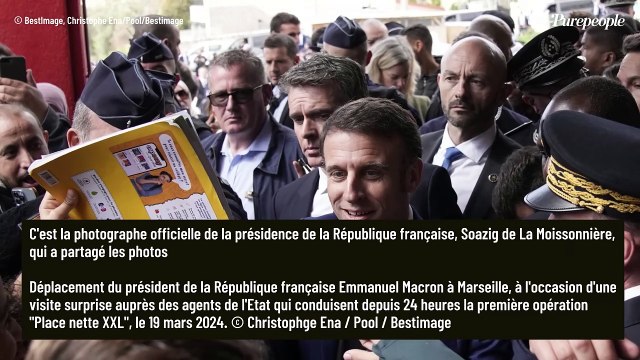 PHOTOS Emmanuel Macron affûté : le président enfile les gants de boxe et laisse apprécier son physique musclé