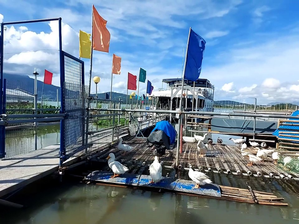 floating restaurant