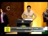 Diputado del PRD Antonio García Conejo se desnuda contra la reforma energética