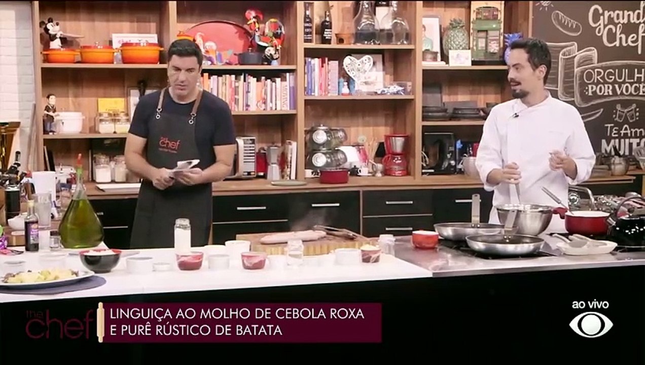 Linguiça ao molho de cebola roxa e purê rústico de batata | Band Receitas