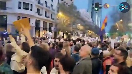 Activistas de Podemos cortan la calle de Génova ante la pasividad de Marlaska para protestar contra Ayuso