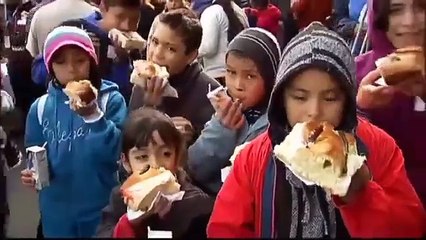 Download Video: El gobierno de la Ciudad de México hace enorme pastel para celebrar Fiesta de los Reyes Magos