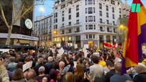 Varios cientos de personas claman contra la presidenta madrileña (y contra el PP)
