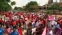 Cientos protestan secuestro de colegialas en Nigeria