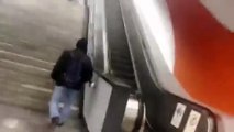 Denuncia Ciudadana Apagan escaleras eléctricas del Metro de la Cd de México para colocar anuncios en los escalones