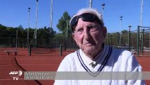 Hombre de 100 años que juega Tenis