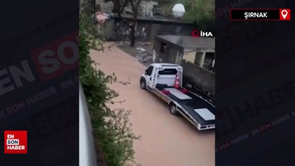 Şırnak'ta sele kapılan 2 vatandaş son anda kurtuldu