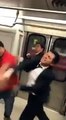Godin vs Pasajero se agarran a golpes en Metro de la CDMX
