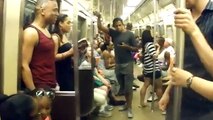 Cast de El Rey León sorprenden a los usuarios del metro en NY
