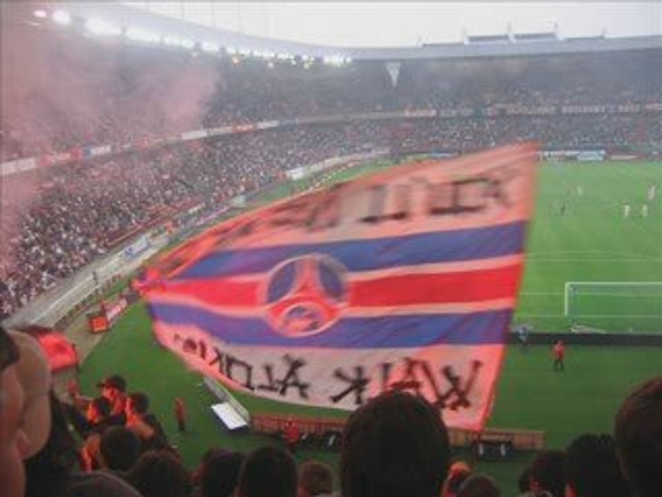 BIENVENUE A PARIS (INCENDIE BASTON FLIC PSG)