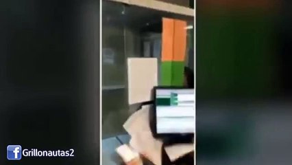 Télécharger la video: Lady del IMSS Dame mis medicamentos estÃºpido Exige medicamento a empleado del IMSS