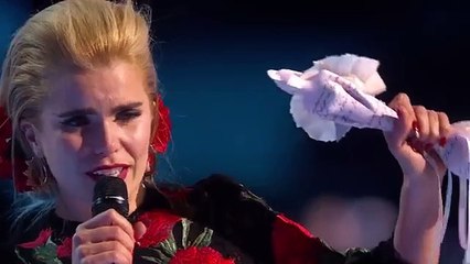 Скачать видео: Paloma Faith Wins Best British Female  (BRIT Awards 2015)