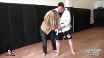 Ronda Rousey rompe las costillas de reportero de la MMA