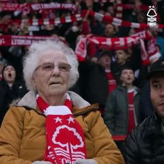 Nottingham Forest offre une expérience inoubliable à Vera Hill, 92 ans, aveugle, avec un retour émouvant au stade!