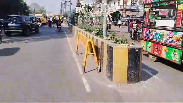 ये कैसा विकास: डिवाइडर की सुंदरता पर खर्च होंगे सवा करोड़, शहर की प्रमुख सडक़ें पड़ी अधूरीं