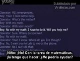 Niño habla al 911 para pedir ayuda con la tarea de matemáticas
