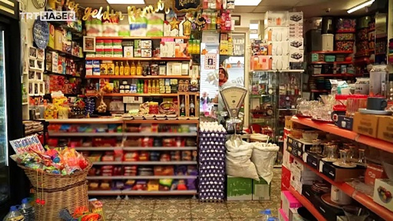 65 yıllık bakkal zincir marketlere inat mahalle kültürünü yaşatıyor