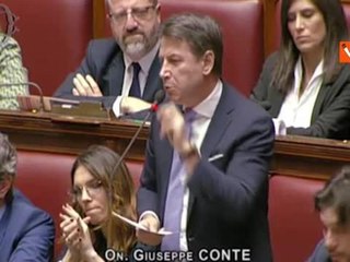 下载视频: Conte attacca Meloni: «Fa battute sulla mia pochette, ma il problema è quello o l’elmetto che si è messo in testa lei?»