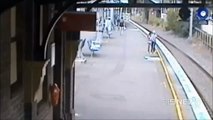 CCTV: Niña estuvo a punto de ser atropellada por un tren en Sidney