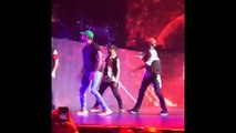 Chris Brown rompe sus pantalones en pleno show