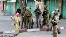 Anciano palestino confronta a soldados israelíes y después colapsa