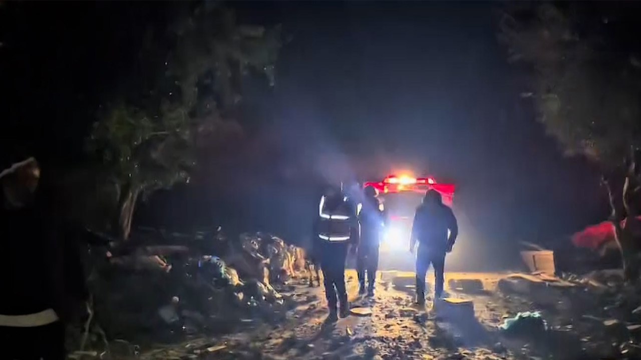 قوات الاحتلال الإسرائيلي تستهدف مربعا سكنيا يضم 8 مبان في مخيم المغازي