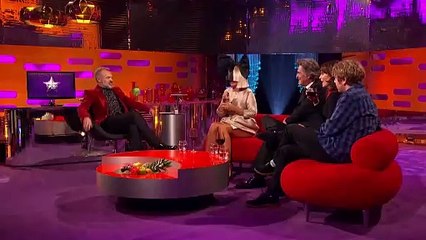 下载视频: The Graham Norton Show - Adele le enseño a Sia un truco para alcanzar notas altas durante un concierto