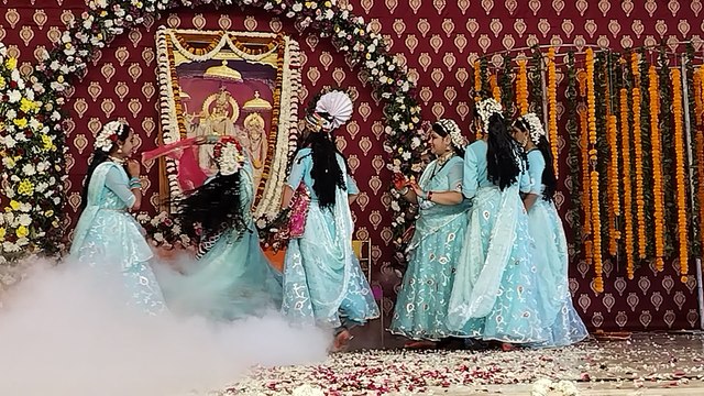 Watch Video: राजस्थान के इस शहर में गोपियों के साथ होली खेलने आते हैं ठाकुरजी, गवाह बनते हैं...