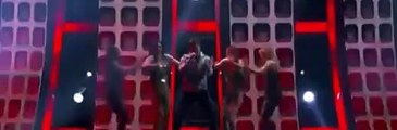 Latin Grammy 2015 -- Wisin ft Ricky Martin cantando Que Se Sienta El Deseo