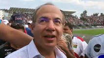 Corren y le gritan asesino a Felipe Calderón en Fórmula 1