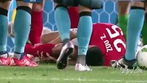Barcelona vs Guangzhou Evergrande: Horrible fractura de Zou Zheng Horrific Injury Breaks His Leg