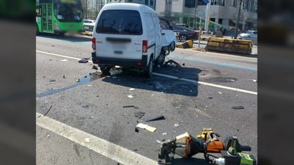 중앙선 넘은 차량이 반대편 2대 들이받아...60대 사망 / YTN